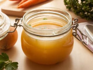 Lire la suite à propos de l’article Astuce n°10 : Bouillon de volaille anti-gaspi