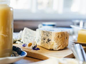 Lire la suite à propos de l’article Astuce n°17 : Bien conserver et déguster le Roquefort