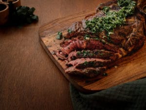 Lire la suite à propos de l’article Côte de bœuf au beurre persillé