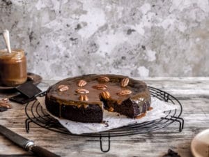 Lire la suite à propos de l’article Brownie au caramel beurre salé et noix de pécan